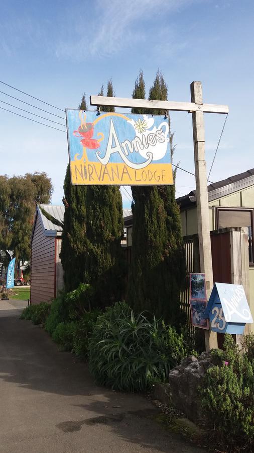 Annies Nirvana Lodge Backpackers Takaka Extérieur photo