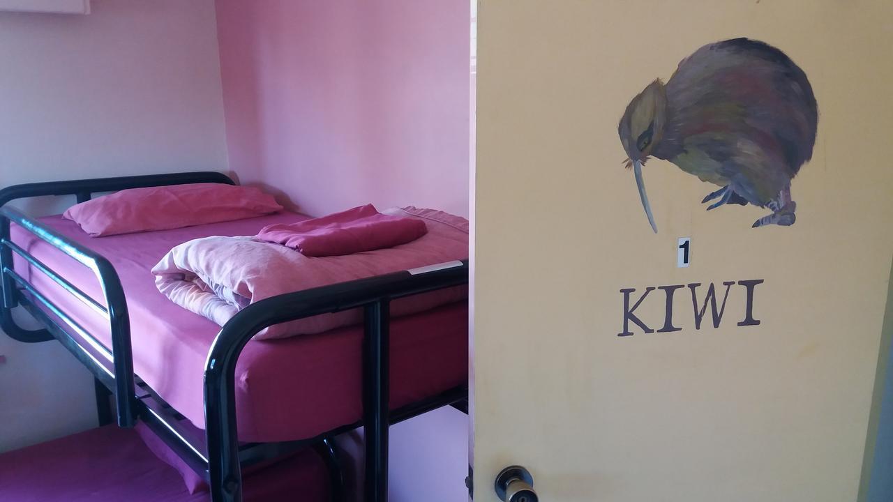 Annies Nirvana Lodge Backpackers Takaka Extérieur photo