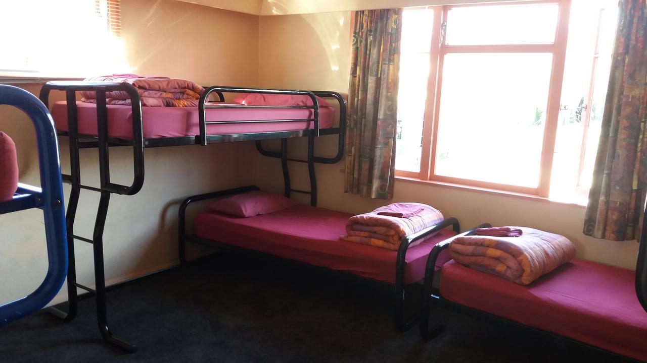 Annies Nirvana Lodge Backpackers Takaka Extérieur photo