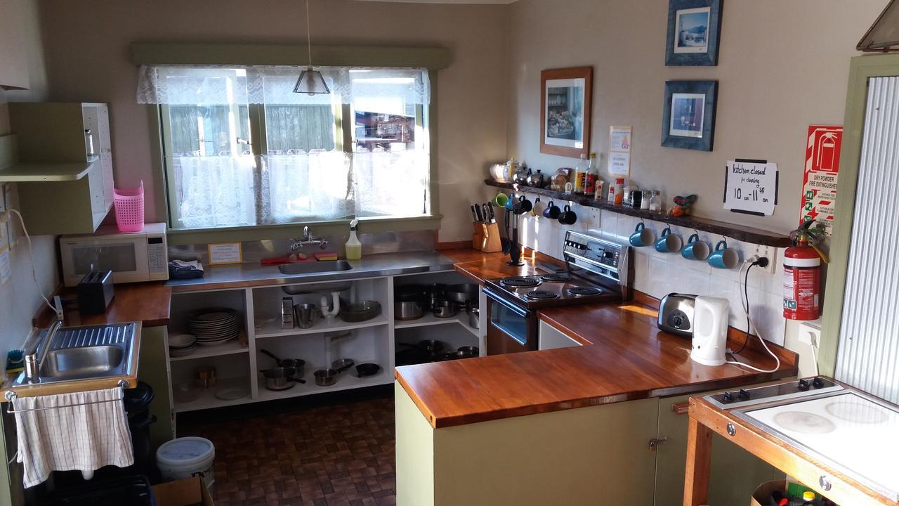 Annies Nirvana Lodge Backpackers Takaka Extérieur photo