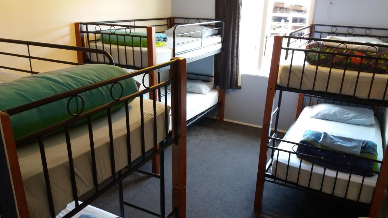 Annies Nirvana Lodge Backpackers Takaka Extérieur photo